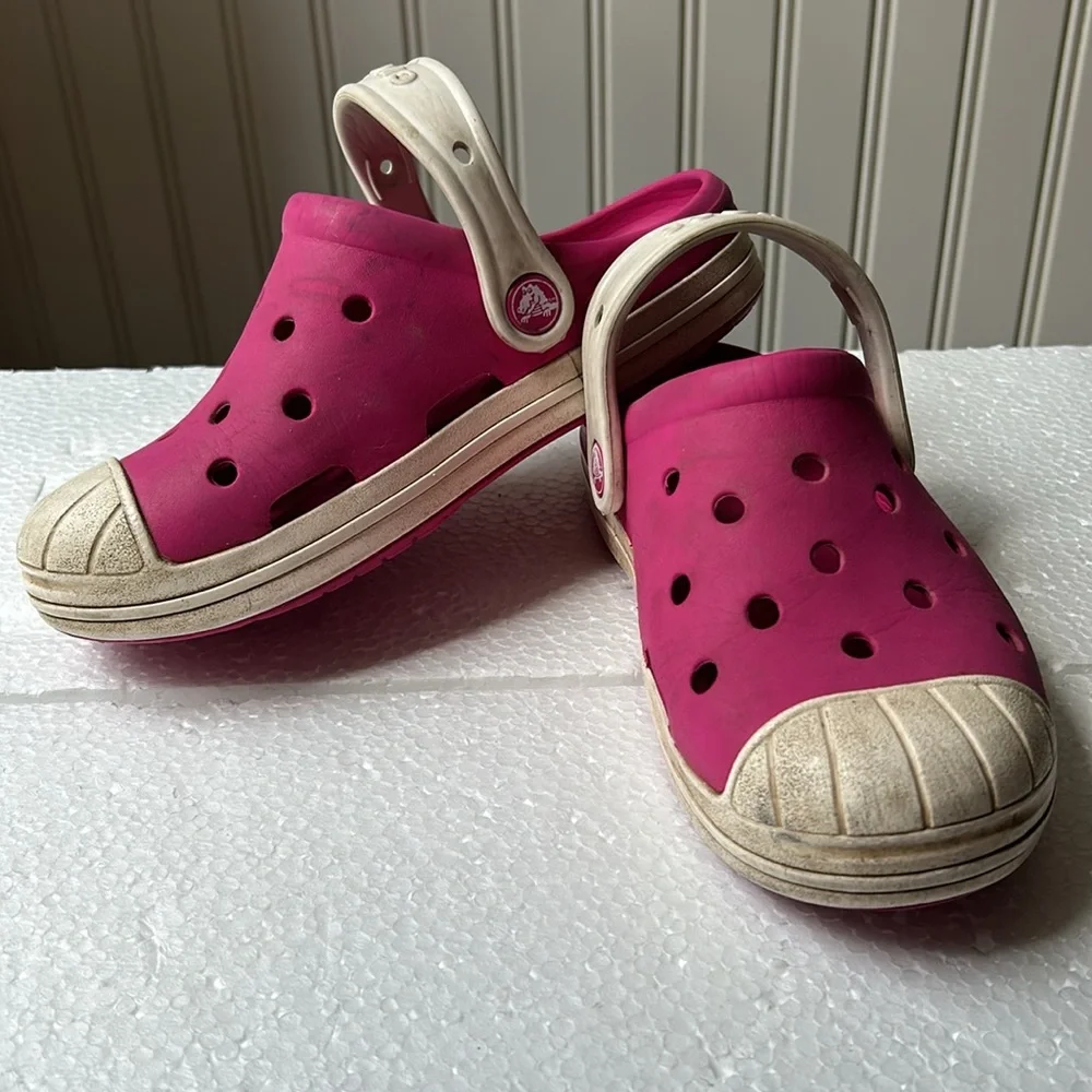 𝅺Crocs kids slip in sandal w/ back strap rubber shoe size 2 pink white